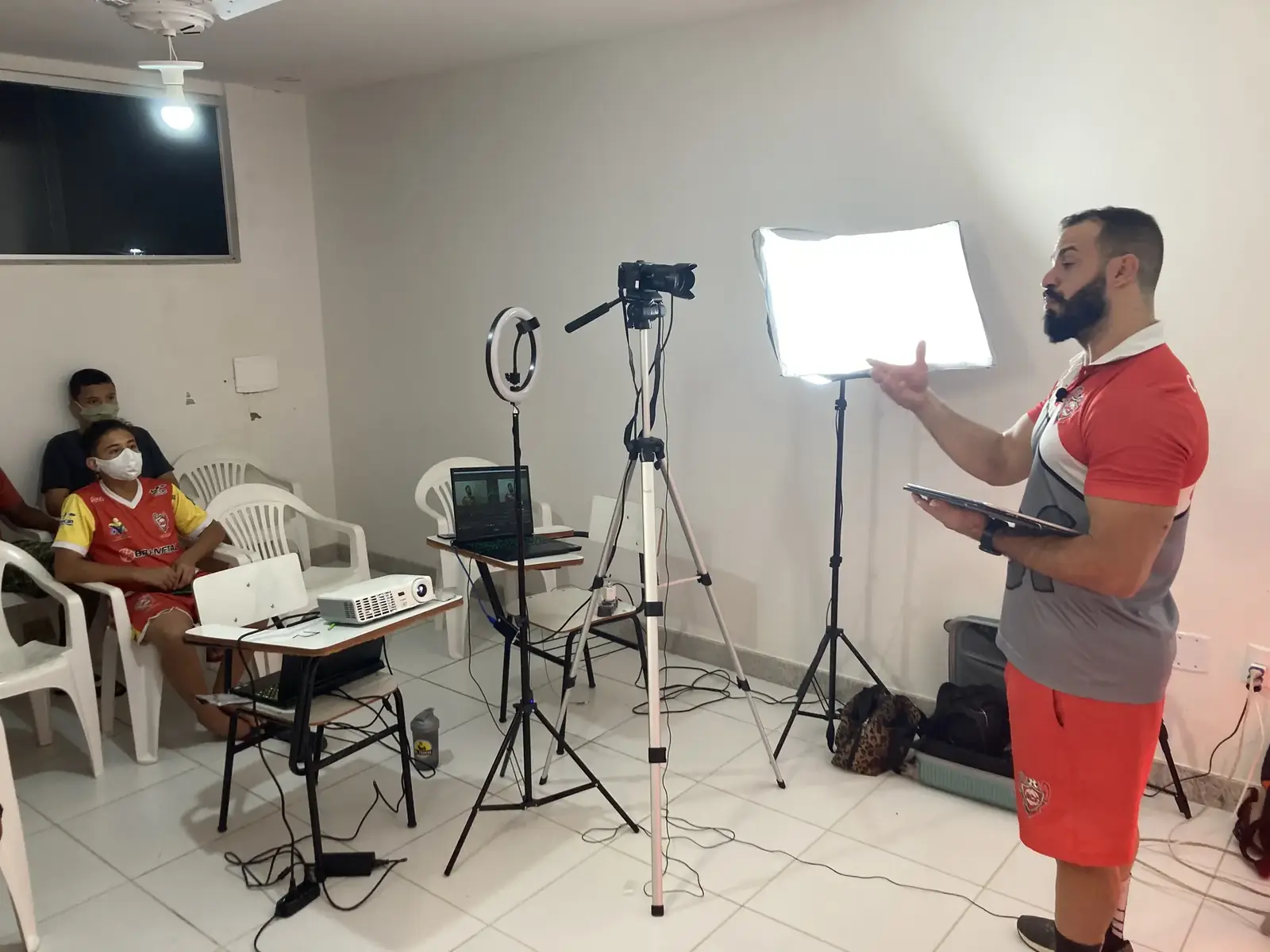 Aula com iluminação de estúdio